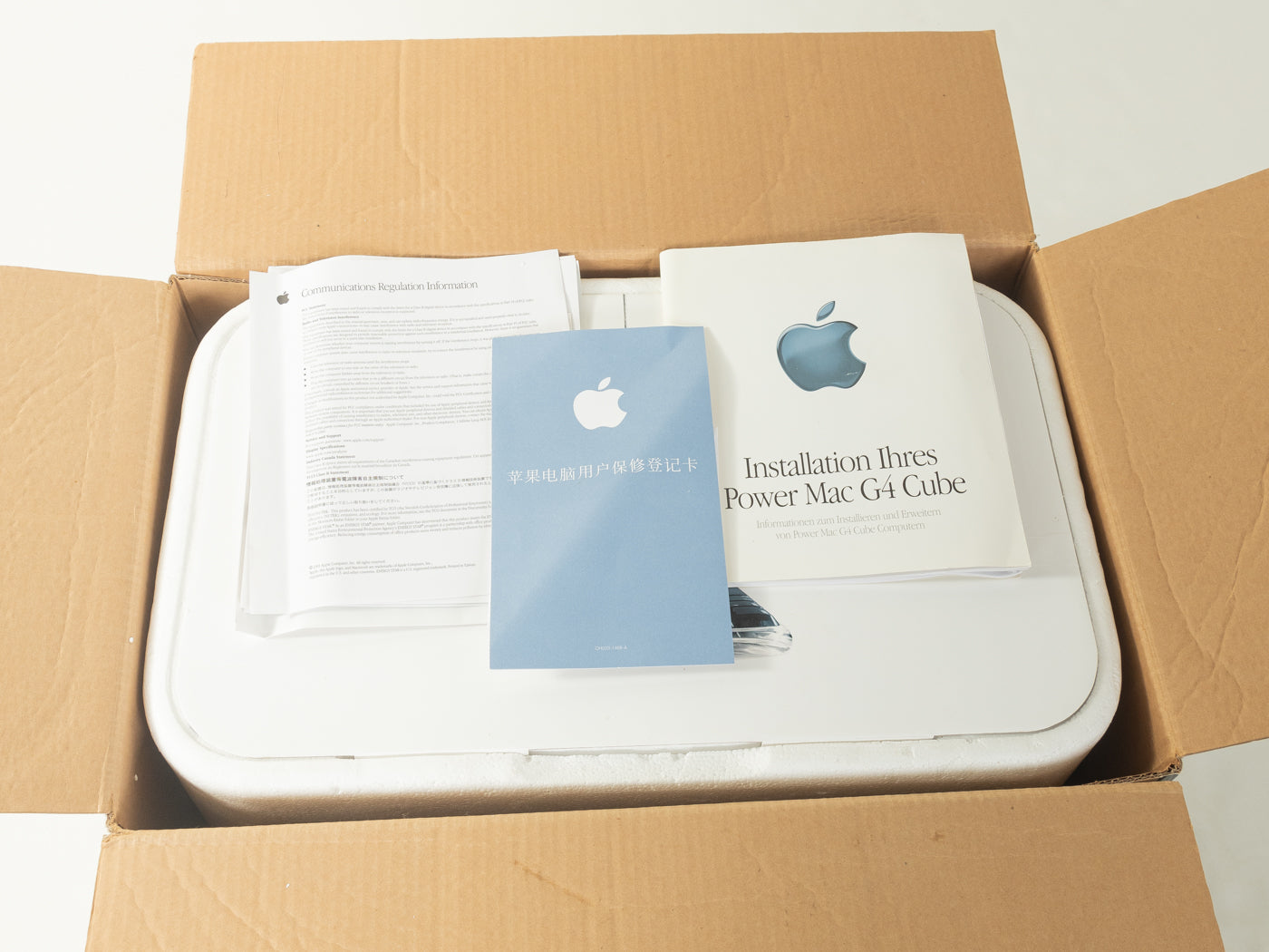 Power Mac G4 Cube & 17'' Studio Display, Apple
