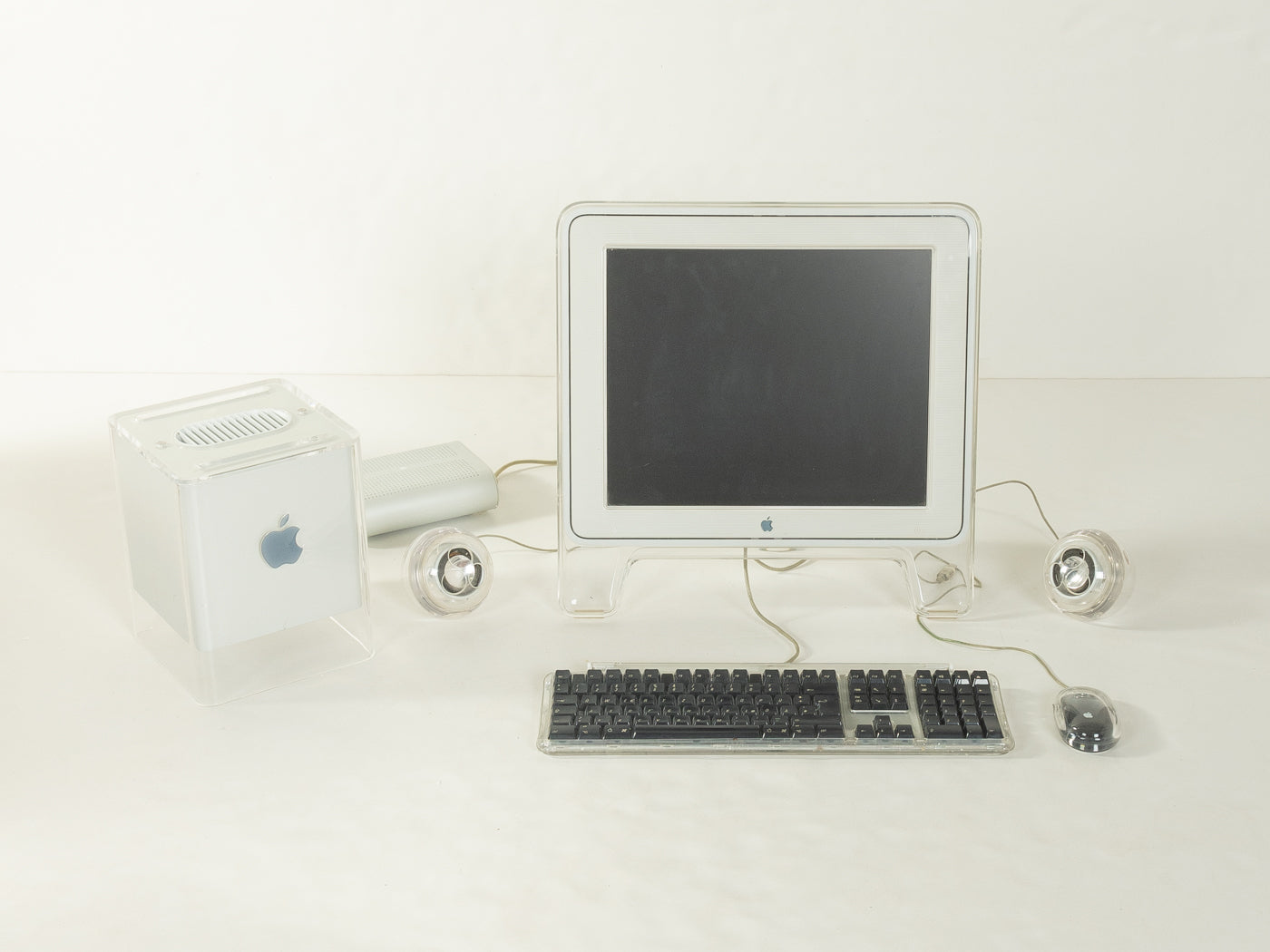 Power Mac G4 Cube & 17'' Studio Display, Apple