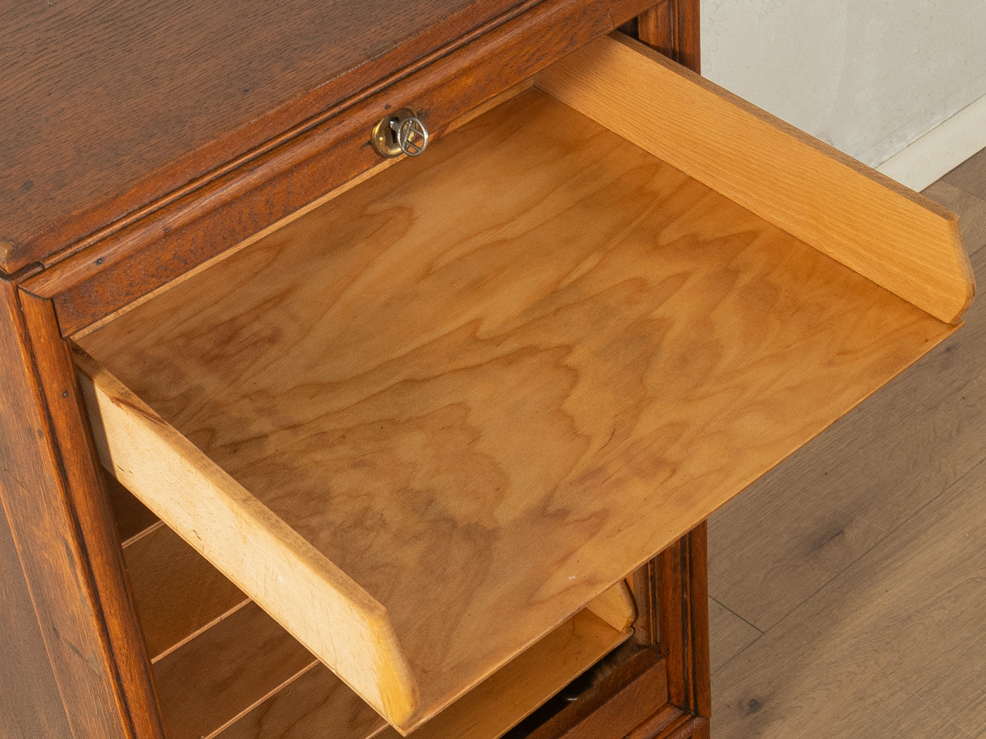 Art déco Rollladenschrank