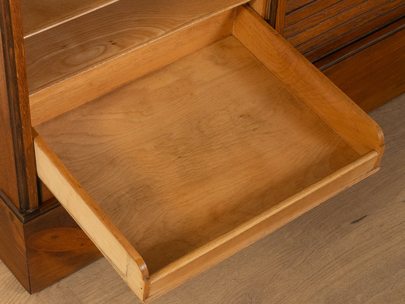Art déco Rollladenschrank