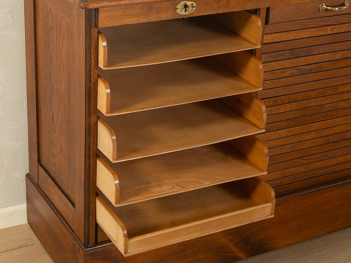 Art déco Rollladenschrank