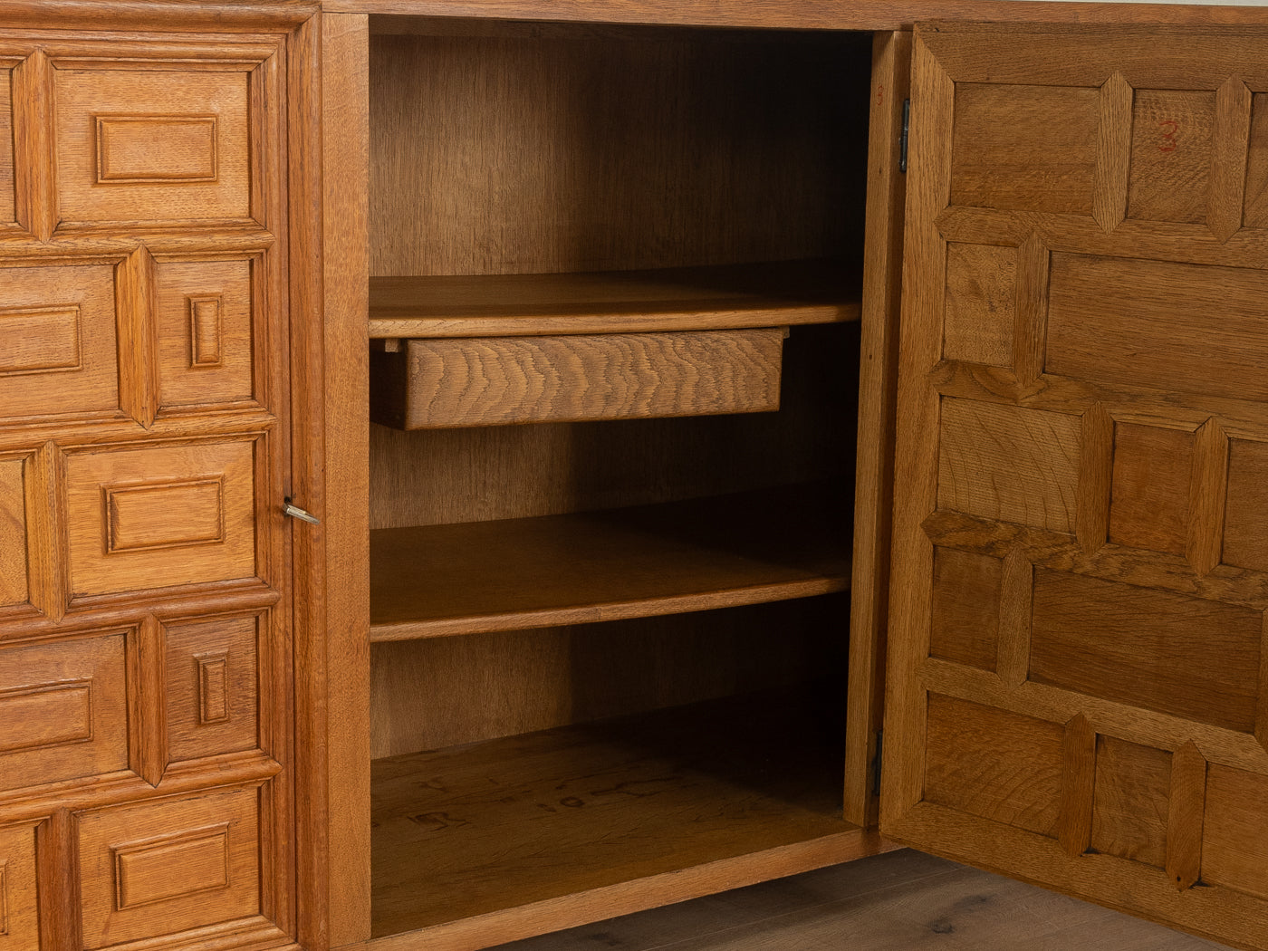 Brutalistisches Sideboard