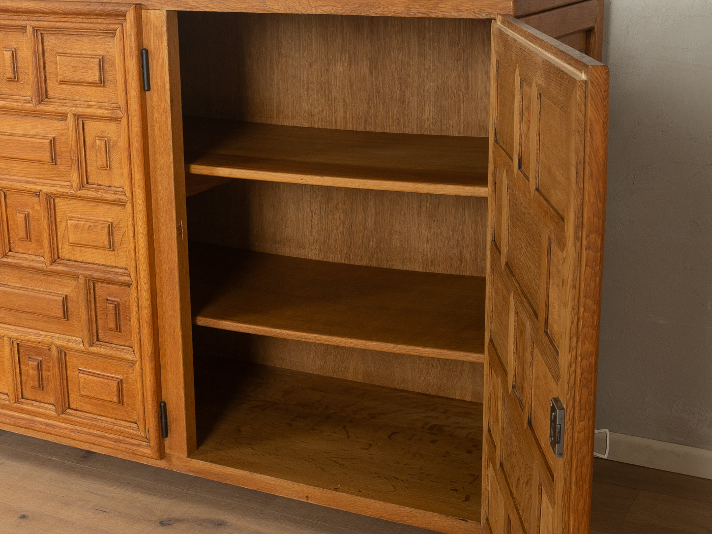 Brutalistisches Sideboard