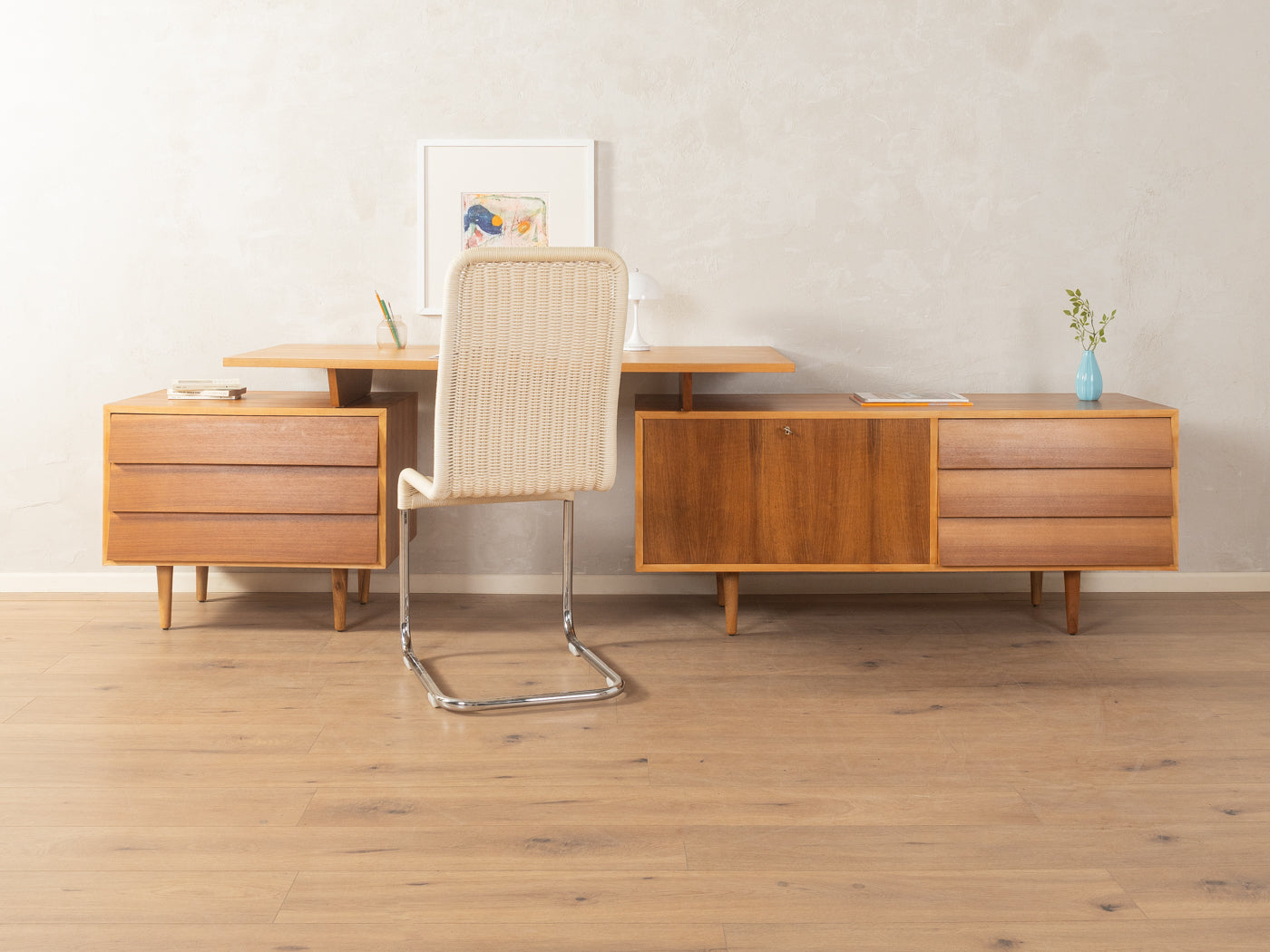 Asymmetrischer Schreibtisch im Mid-Century-Stil - Bild 2