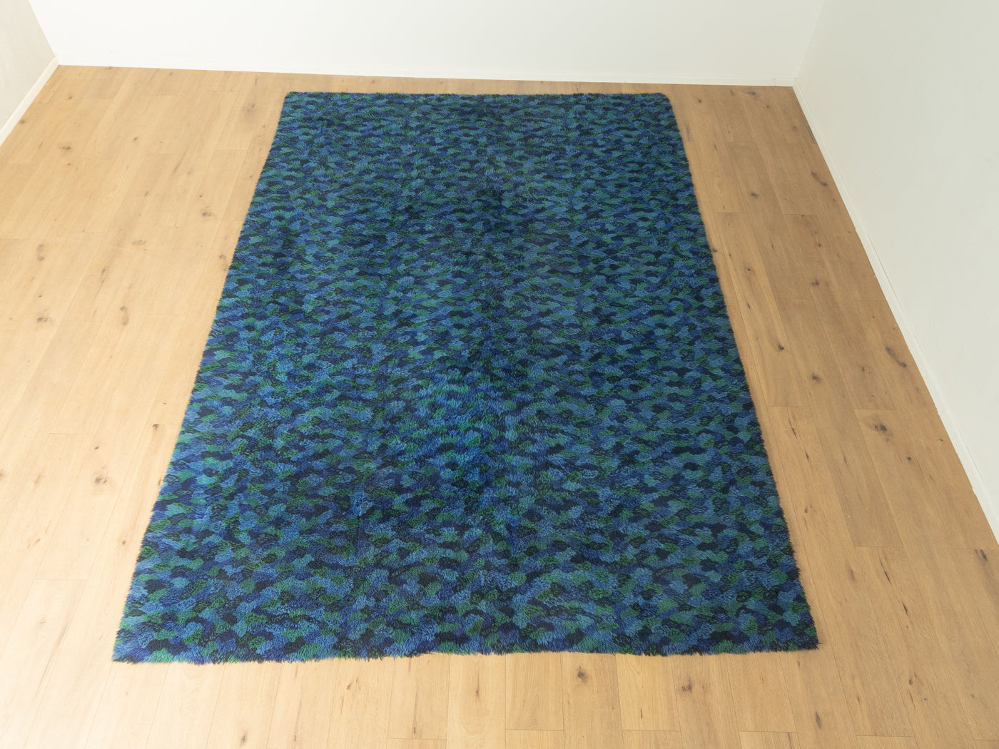 Abstrakter Hochflor-Teppich im Space Age Stil - Bild 2
