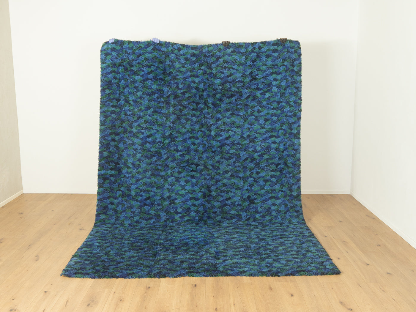 Abstrakter Hochflor-Teppich im Space Age Stil - Bild 1