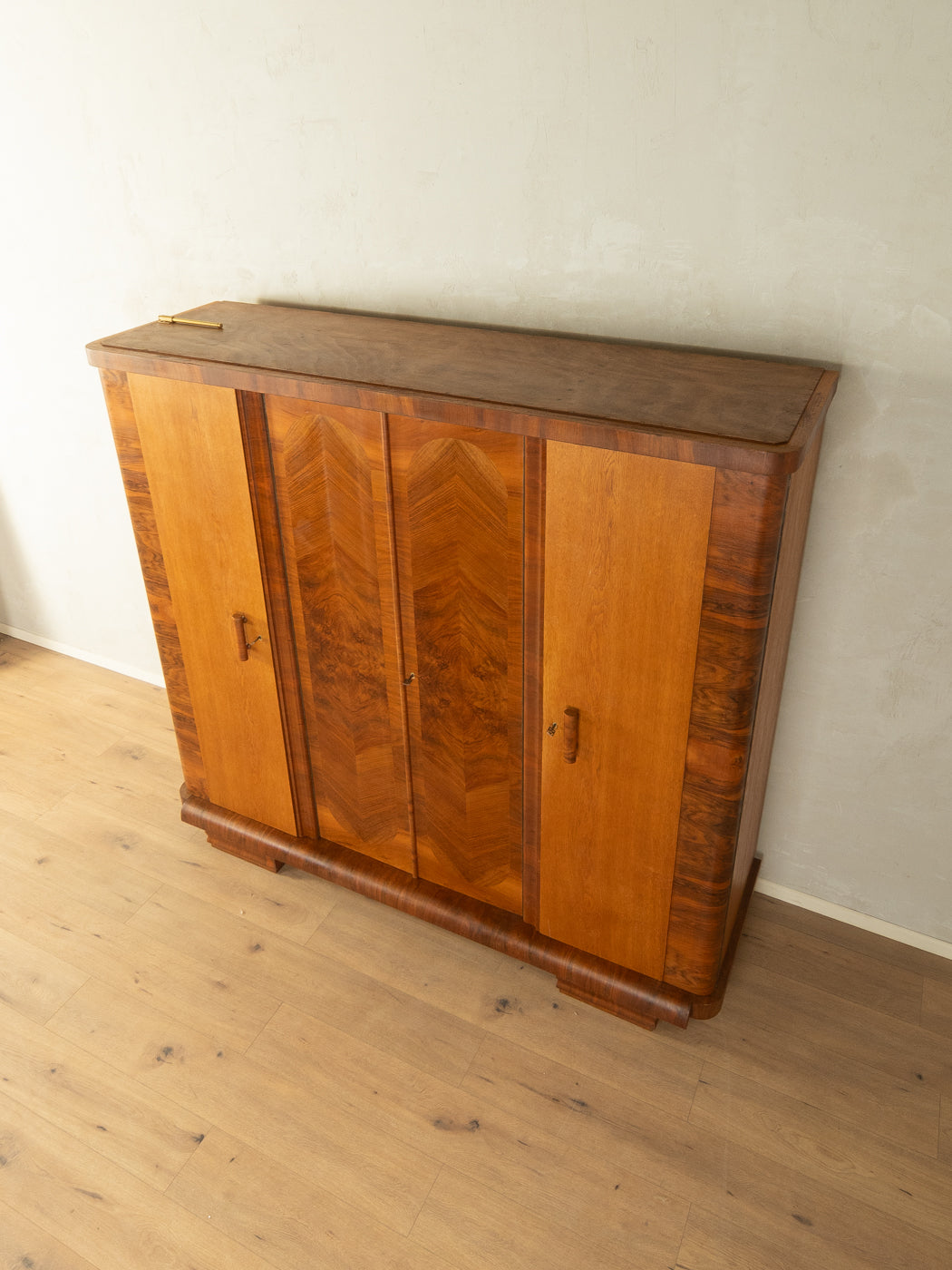 Art déco Kleiderschrank