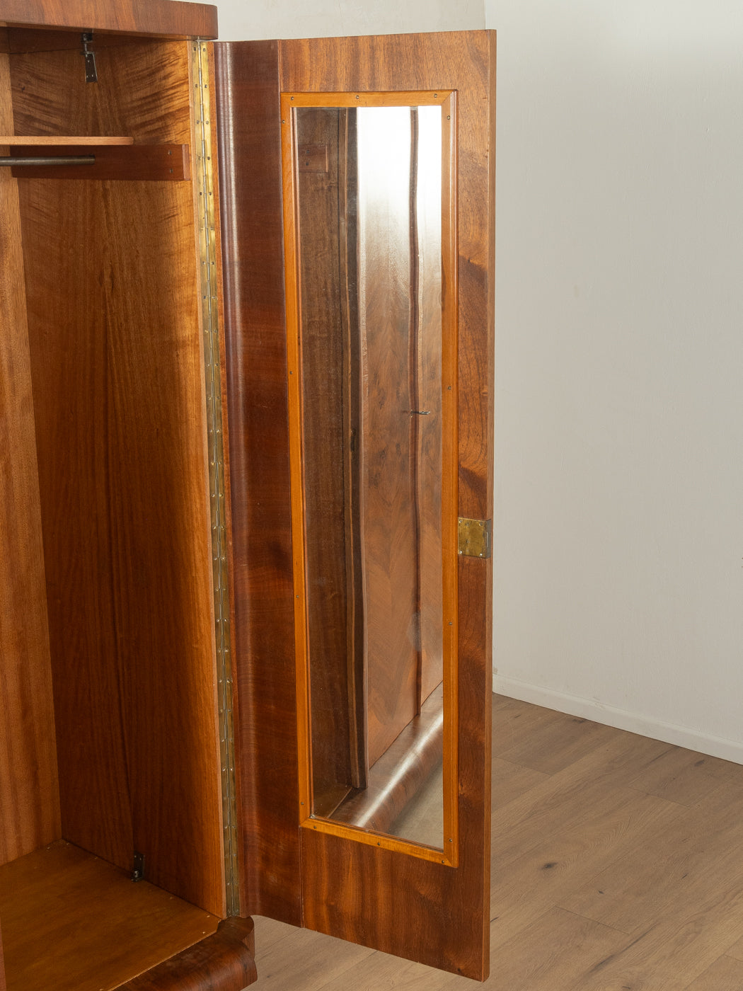 Art déco Kleiderschrank