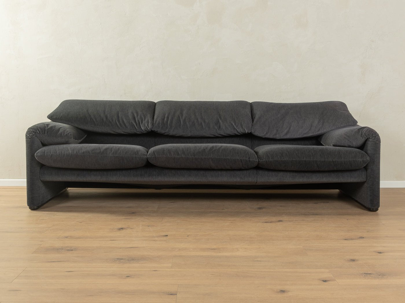 "675 MARALUNGA" Sofa, Vico Magistretti, Cassina - Mid Century Friends - Vintage - Retro - Mid Century