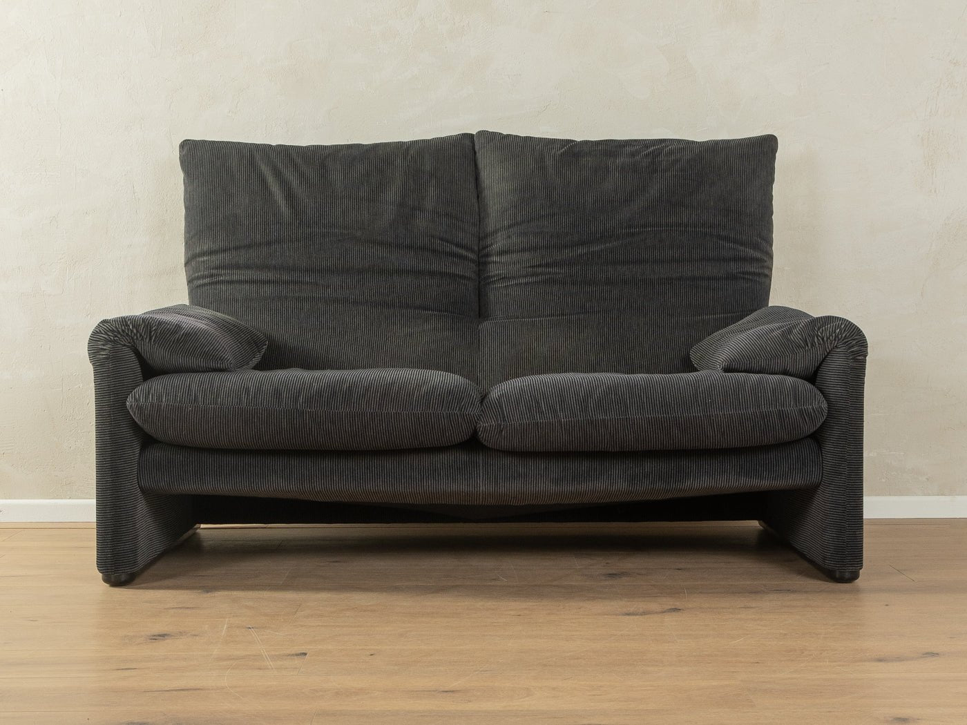 "675 MARALUNGA" Sofa, Vico Magistretti, Cassina - Mid Century Friends - Vintage - Retro - Mid Century