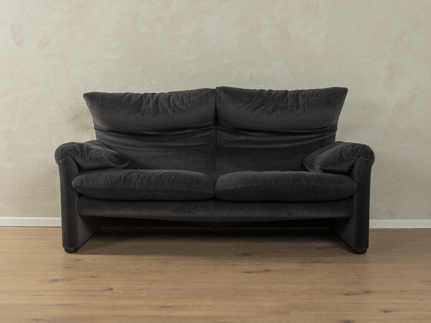 "675 MARALUNGA" Sofa, Vico Magistretti, Cassina - Mid Century Friends - Vintage - Retro - Mid Century