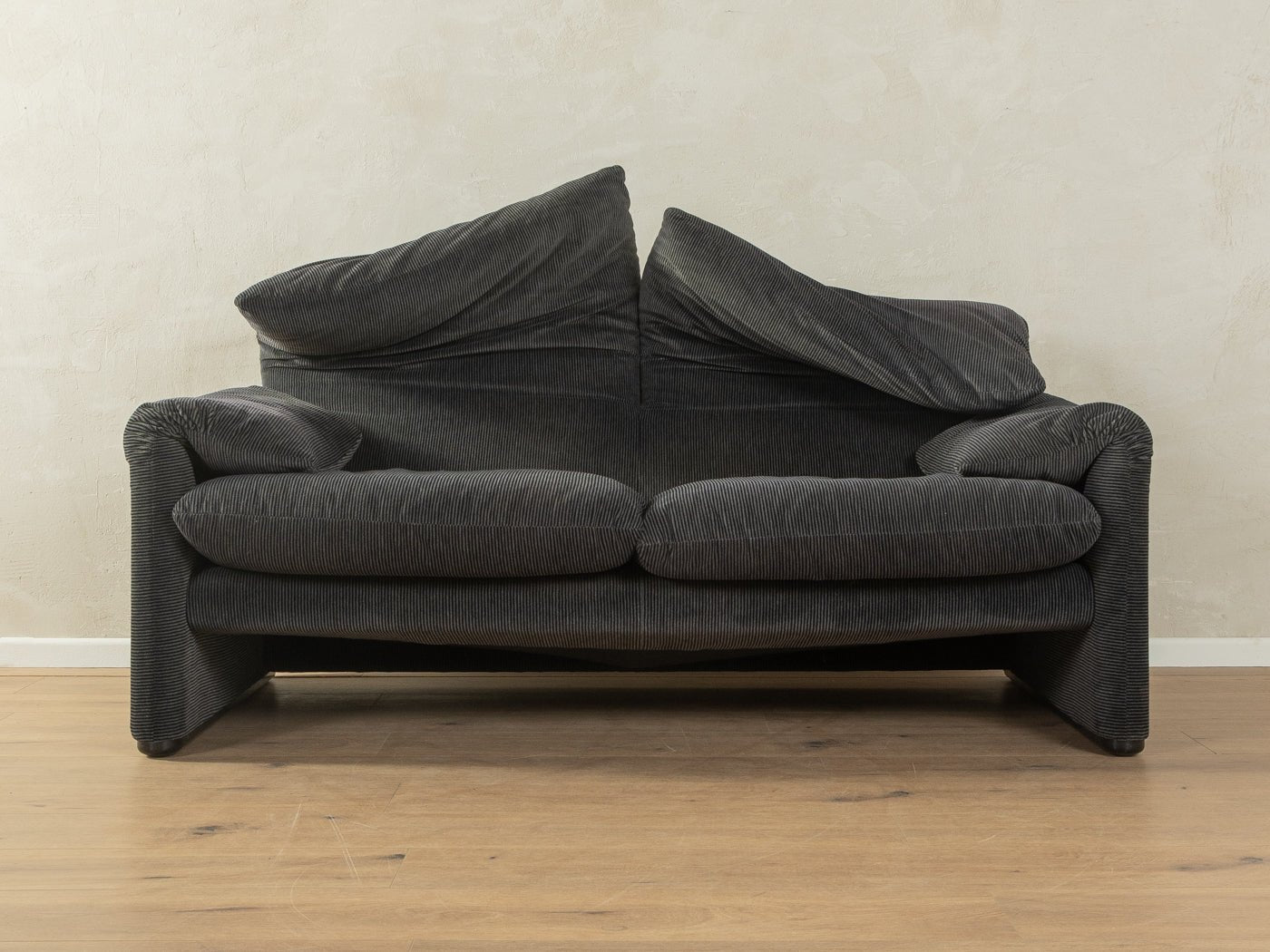 "675 MARALUNGA" Sofa, Vico Magistretti, Cassina - Mid Century Friends - Vintage - Retro - Mid Century