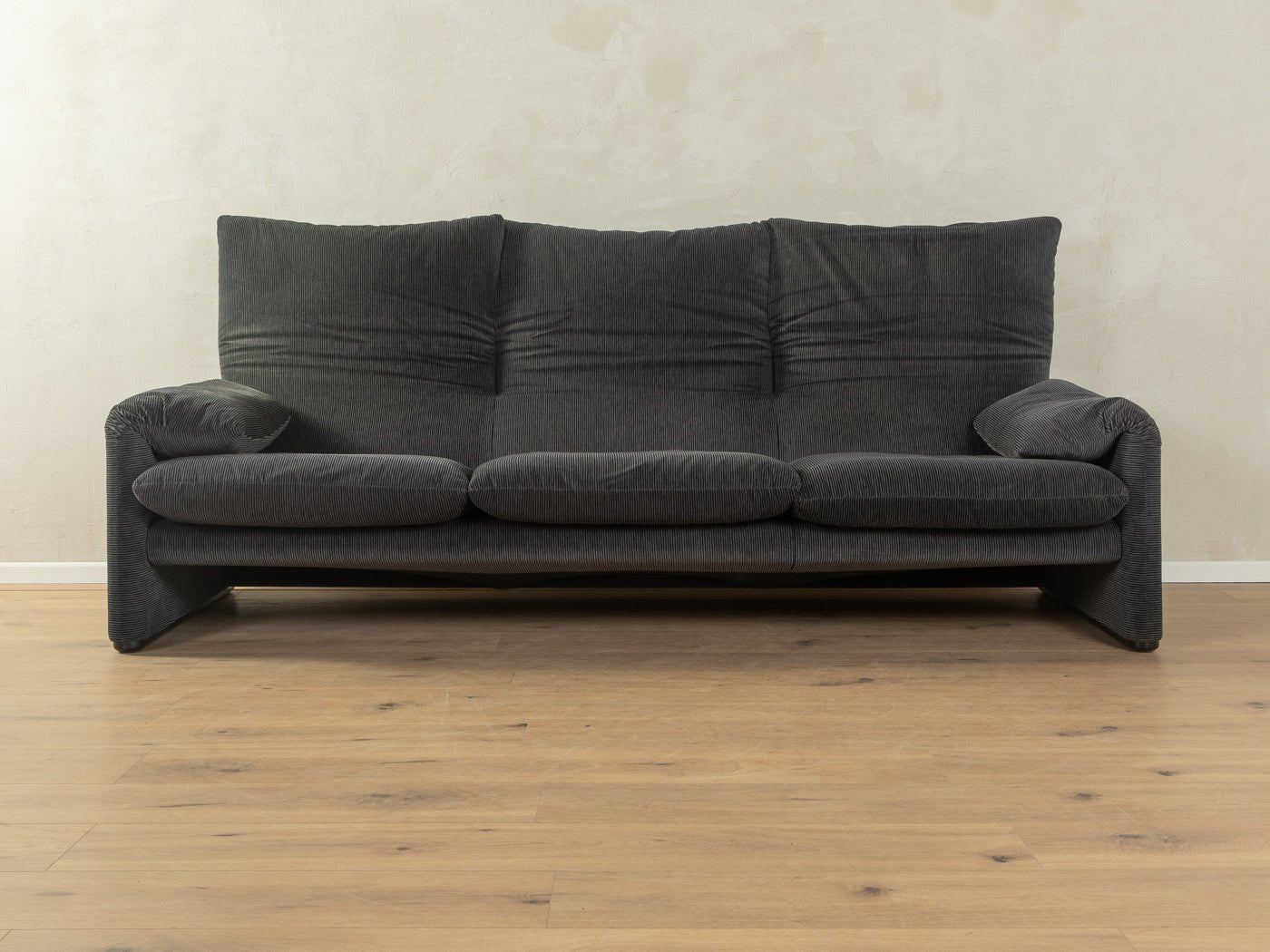 "675 MARALUNGA" Sofa, Vico Magistretti, Cassina - Mid Century Friends - Vintage - Retro - Mid Century