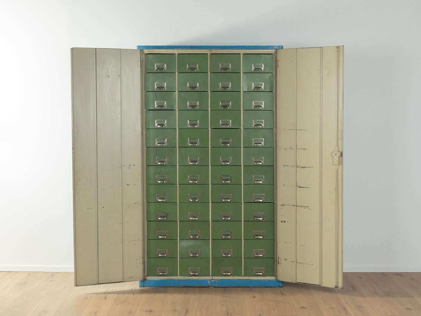 Einzigartiger Stahlschrank - Mid Century Friends - Vintage - Retro - Mid Century