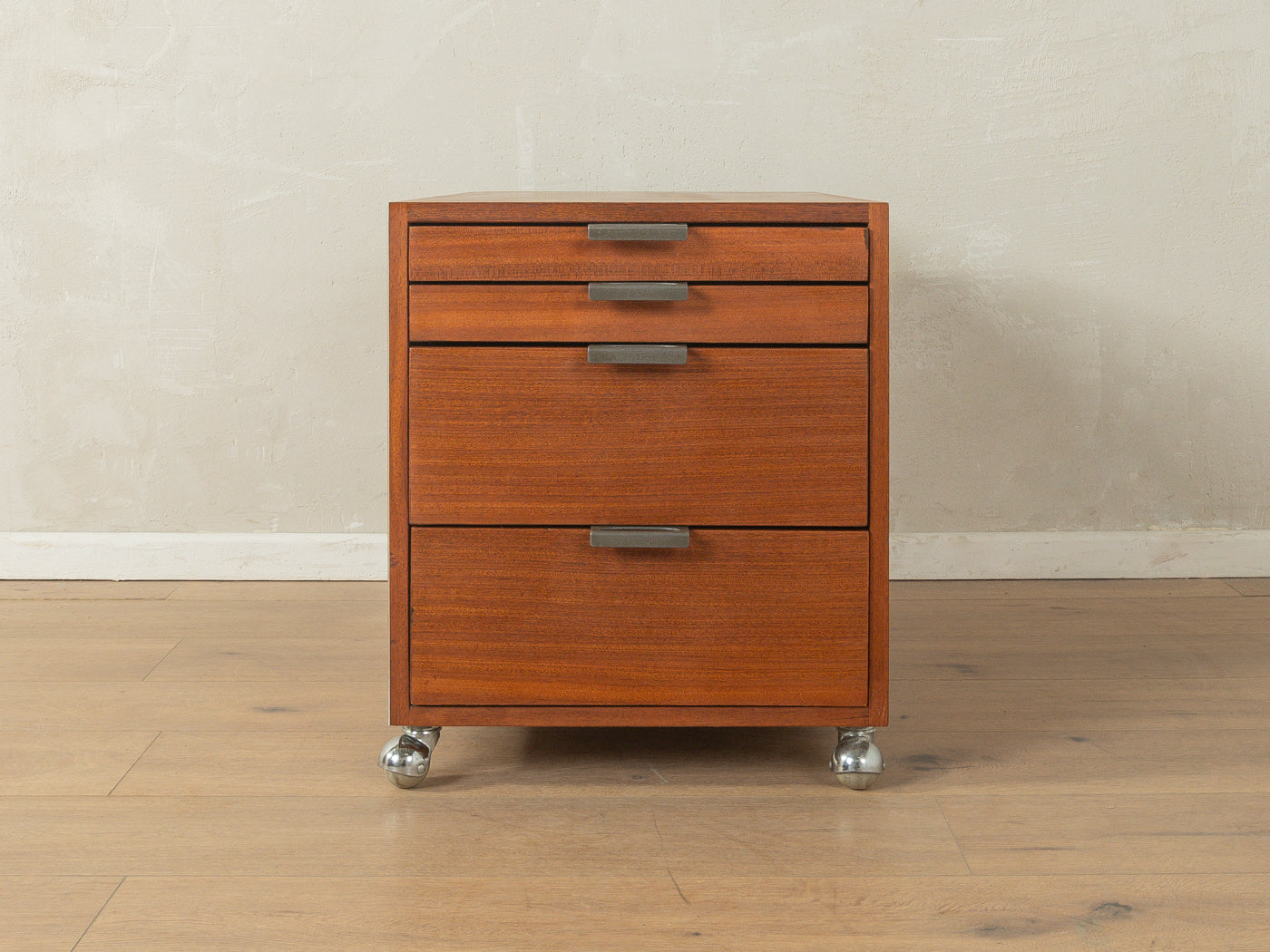 Roller container, Herbert Hirche, Holzäpfel