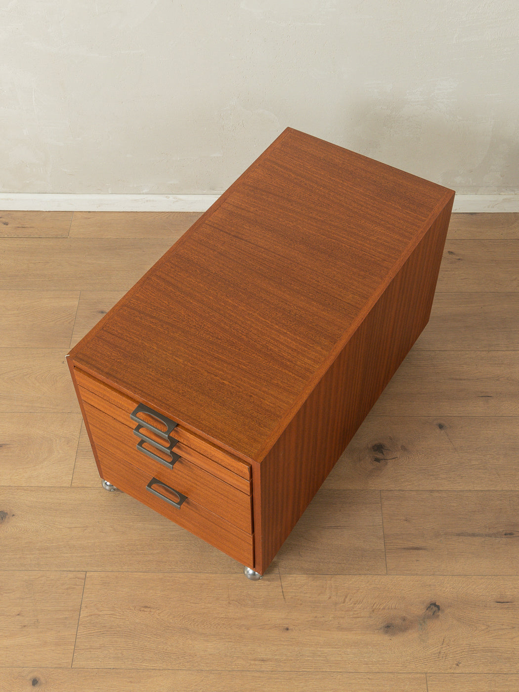 Roller container, Herbert Hirche, Holzäpfel