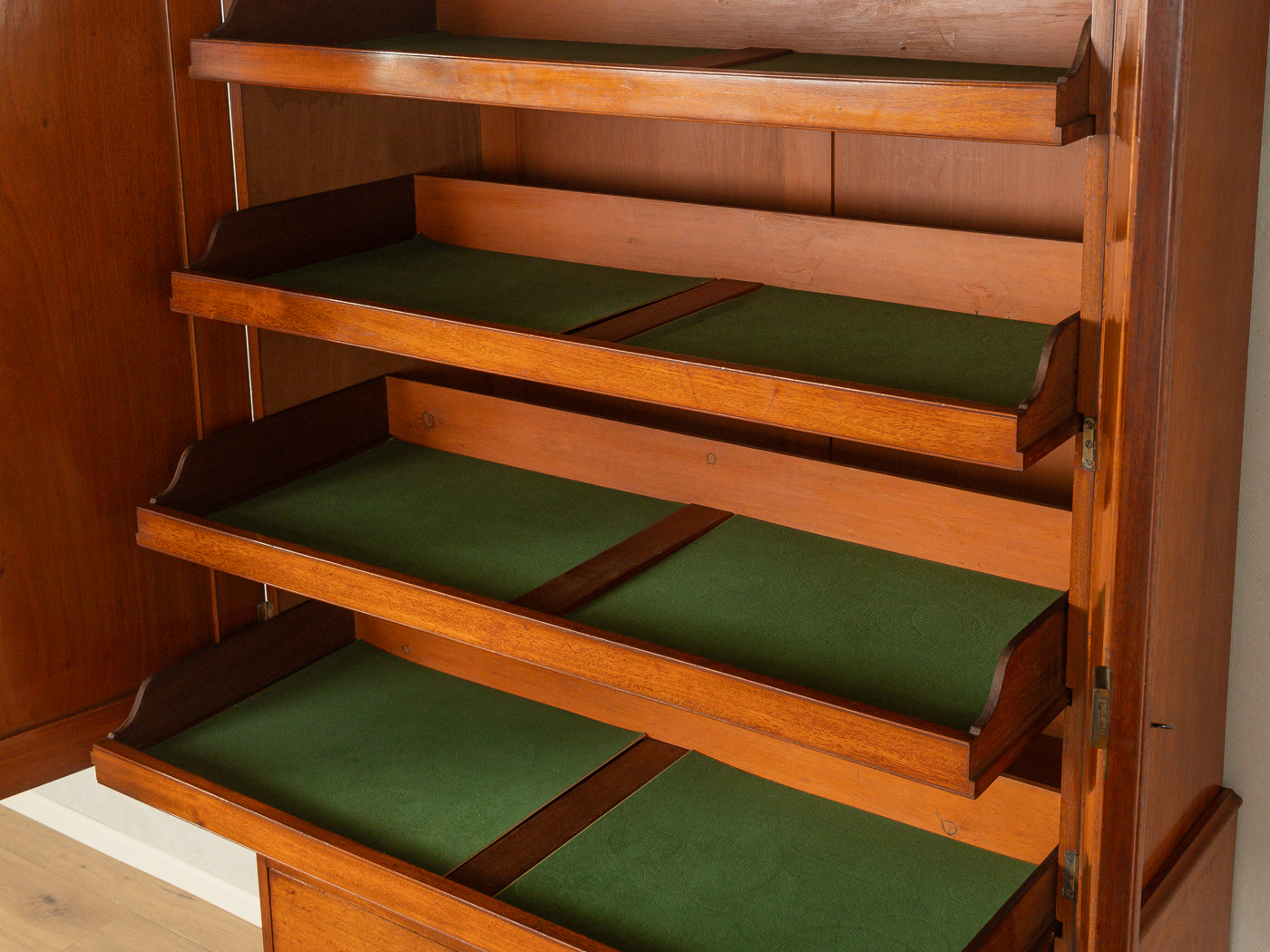 1840er Jahre Linen Press Wäscheschrank