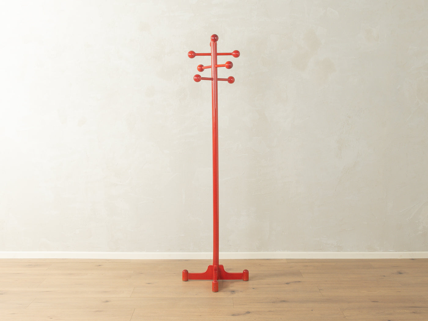 Postmoderner Garderobenständer