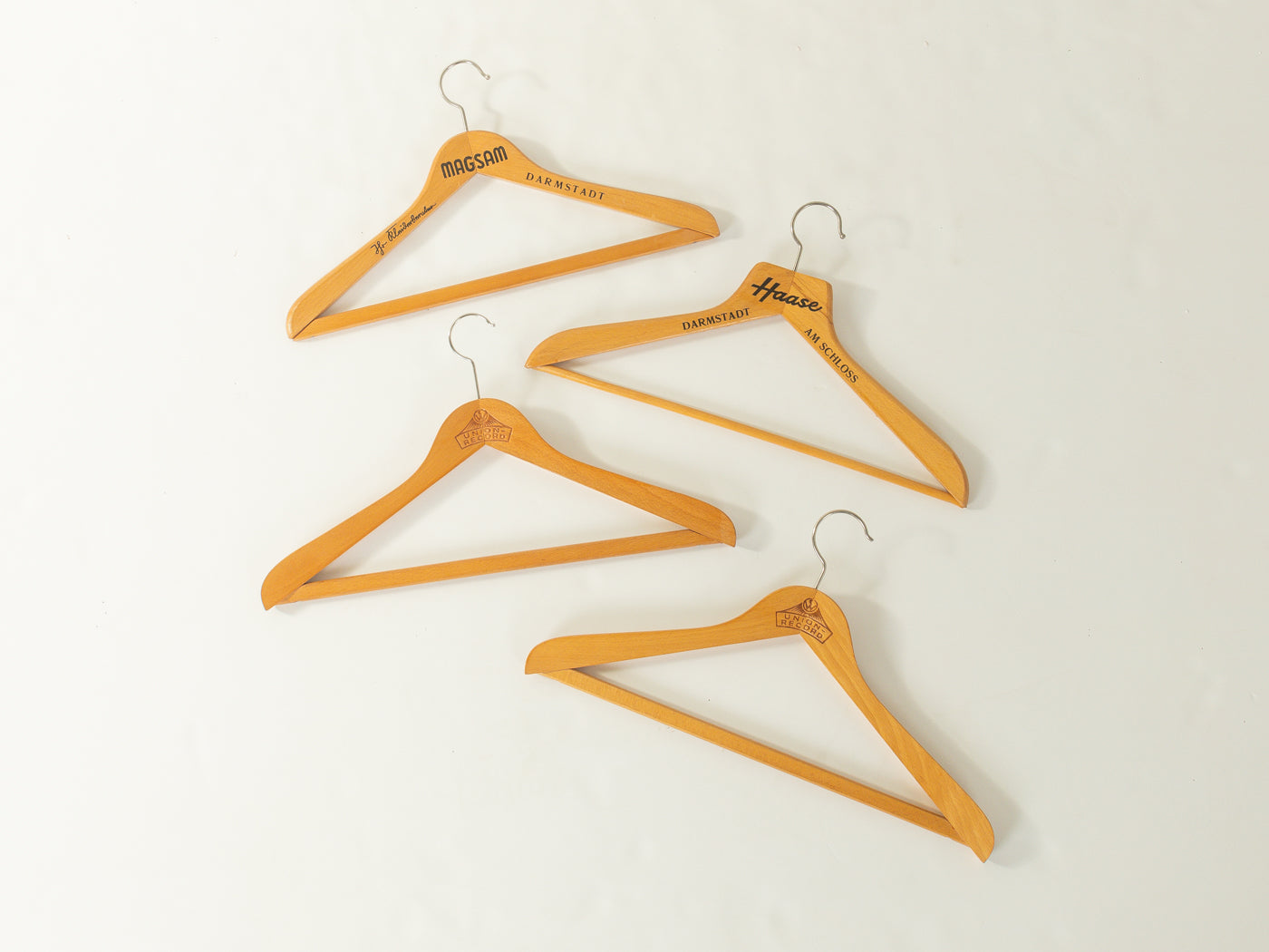 1960s Clothes hangers-set – MCF Select
