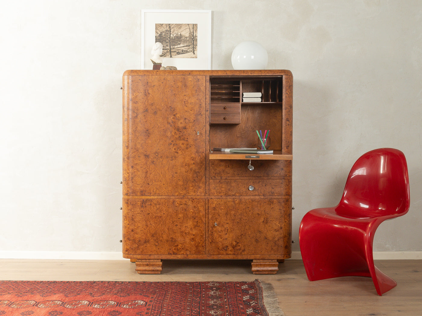 1920er Jahre Art déco Sekretär aus Nussbaum mit Klapptür und Schubladen