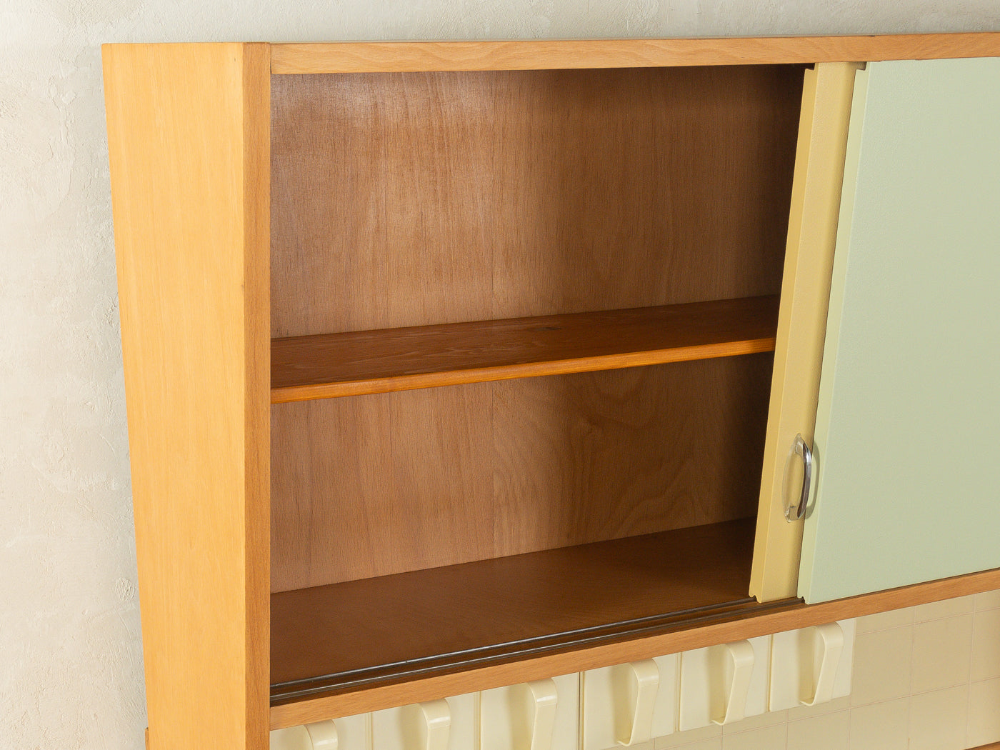 Zauberhafter Küchenschrank