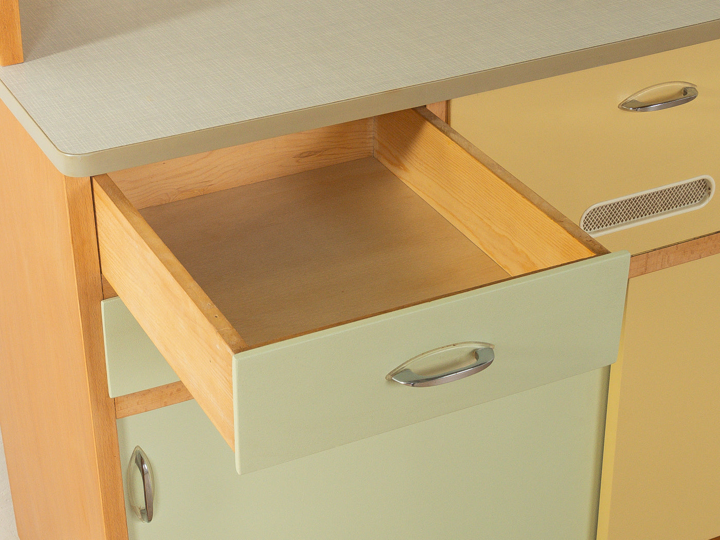 Zauberhafter Küchenschrank