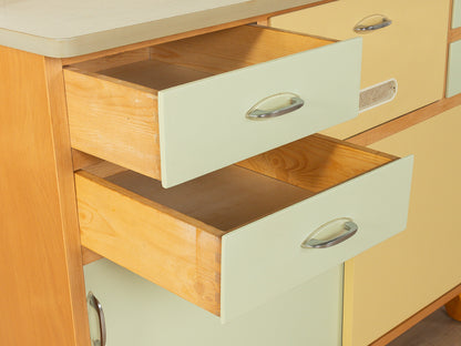 Zauberhafter Küchenschrank