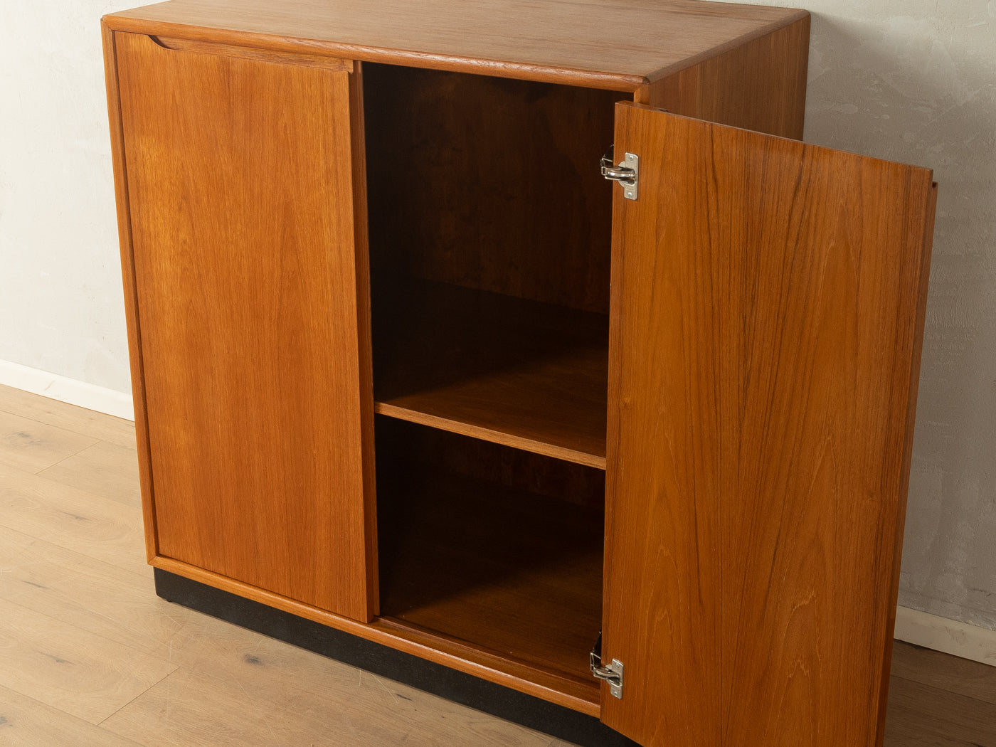 1960er Jahre TV-Kommode