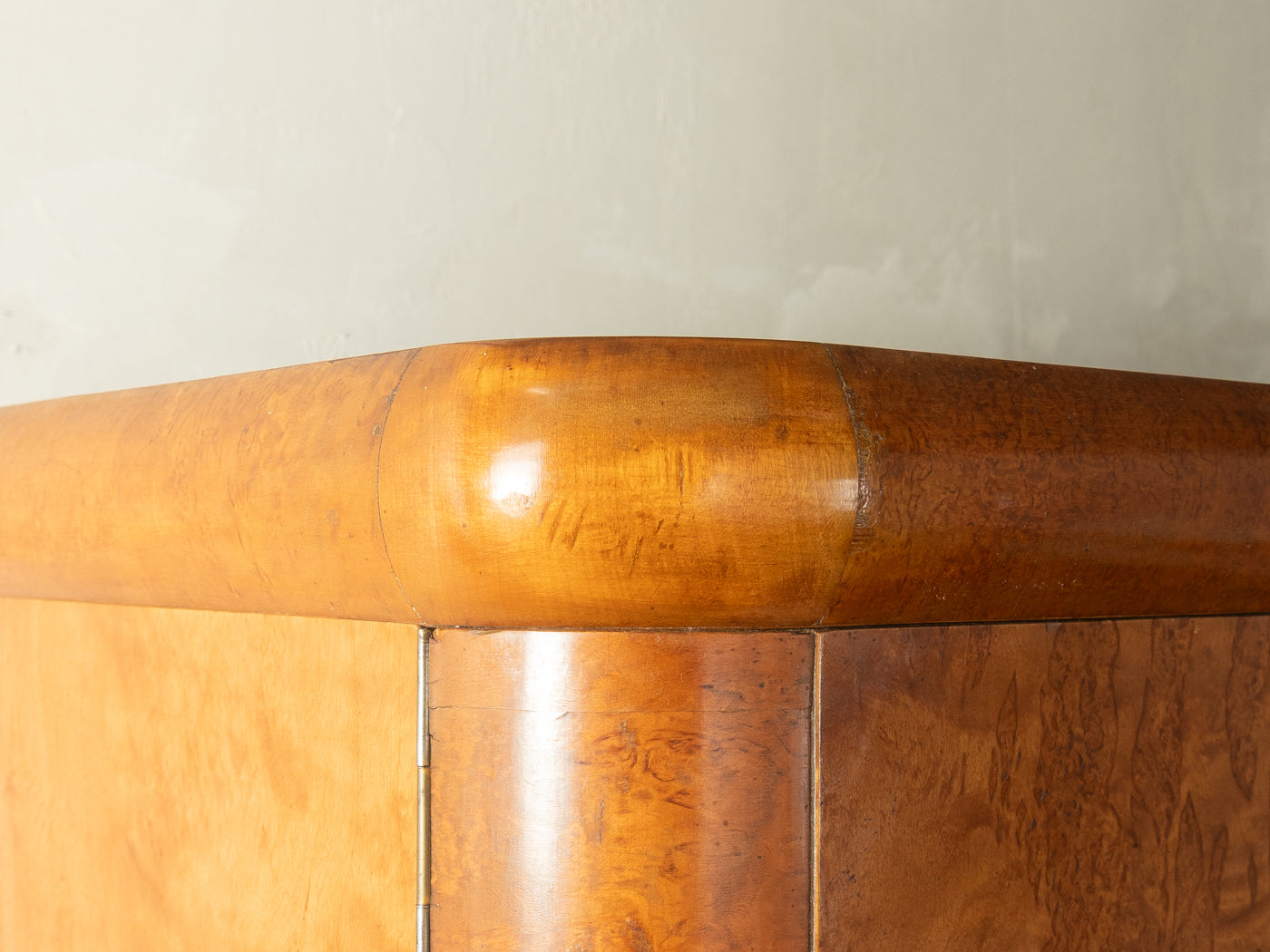 Art déco Kleiderschrank