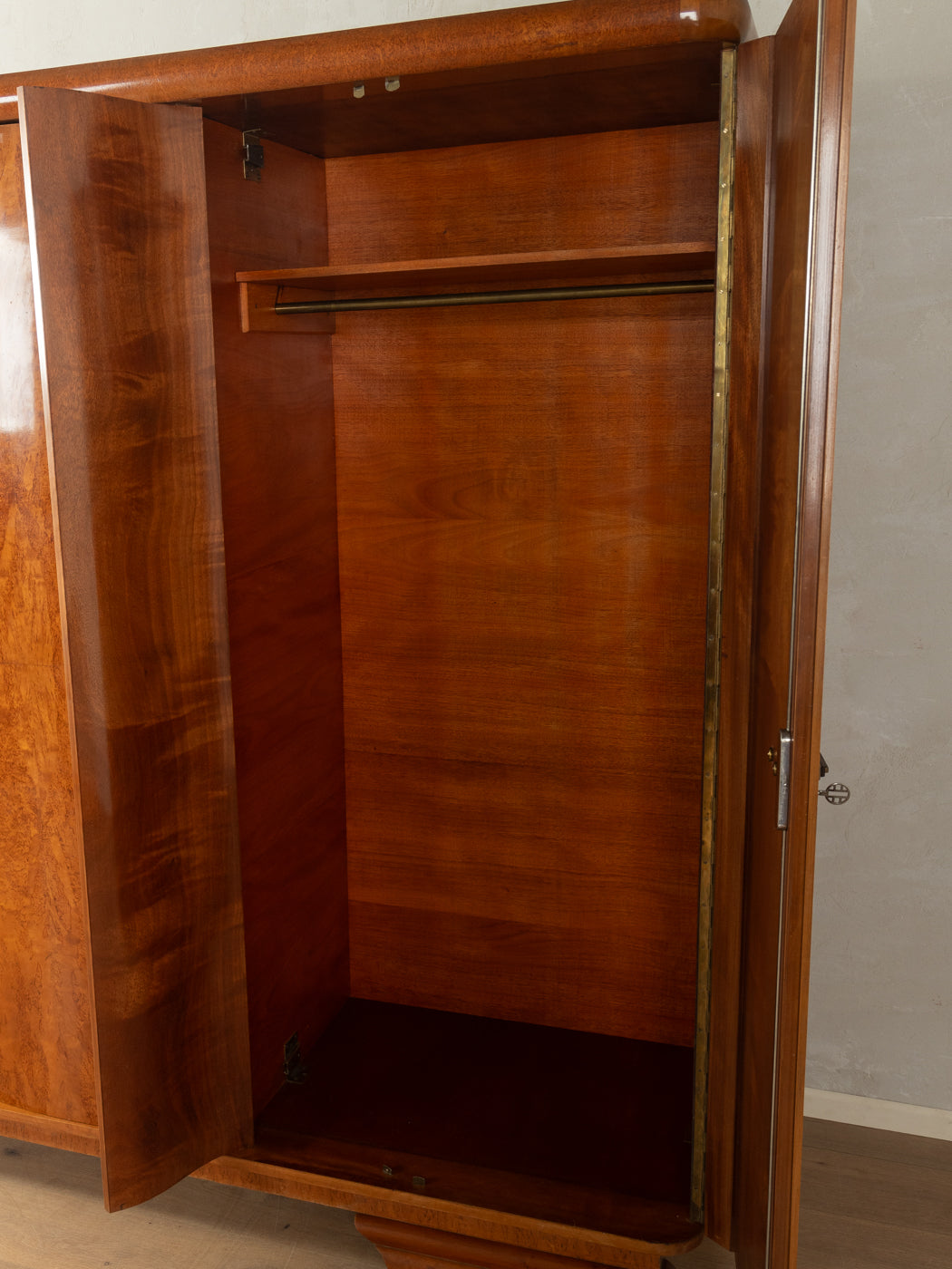 Art déco Kleiderschrank
