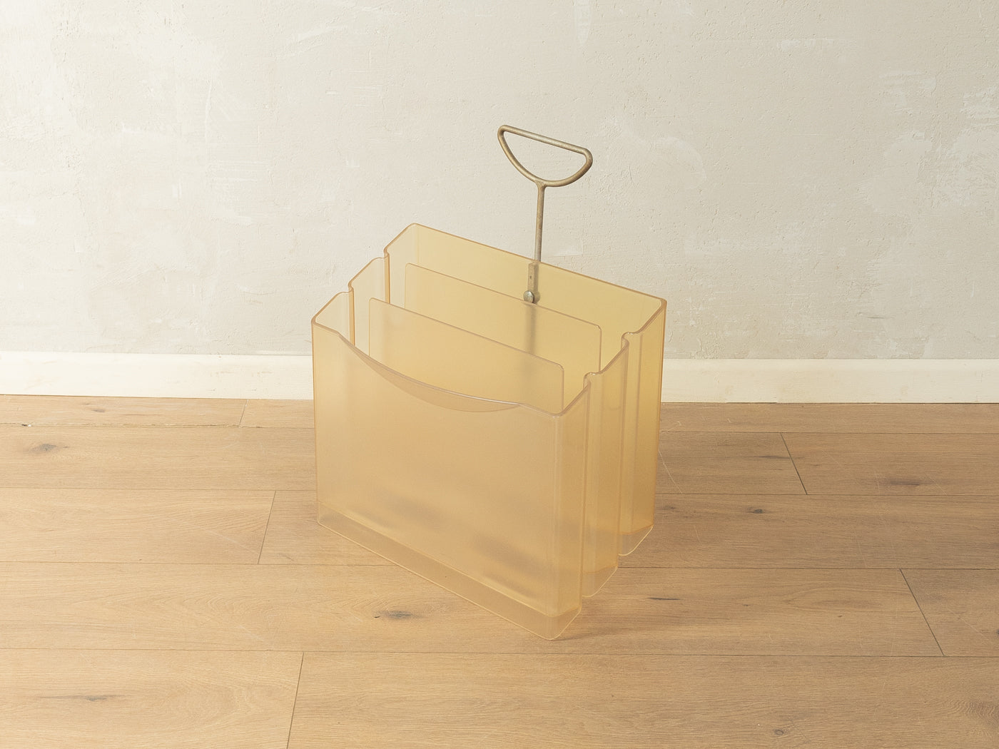 Zeitungsständer, Andries und Hiroko van Onck, Magis - Bild 1