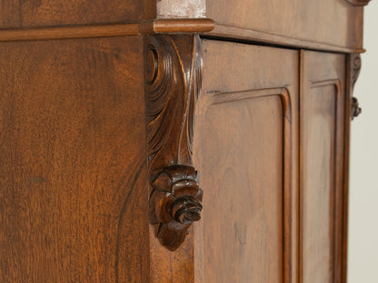 Antiker zweitüriger Schrank mit Schnitzereien - Bild 4