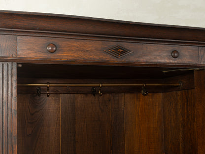 Antiker Eichenholz-Schrank mit Kassettenfronten - Bild 8