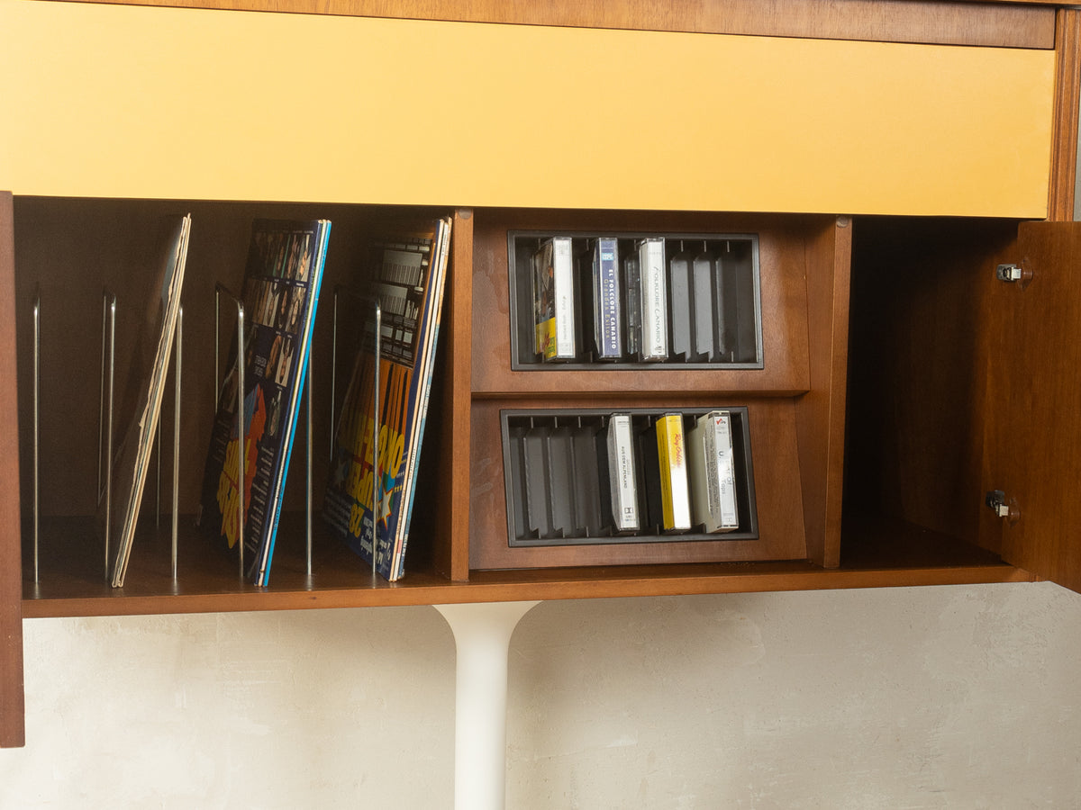Space Age Rosita music cabinet, Dual turntable