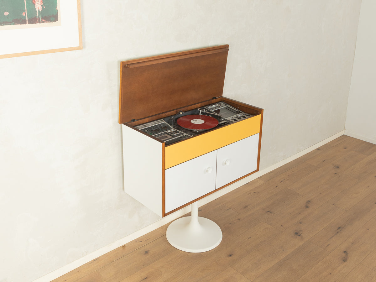 Space Age Rosita music cabinet, Dual turntable