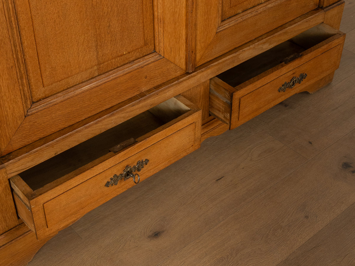 Antiker Kleiderschrank aus Eichenholz - Bild 9
