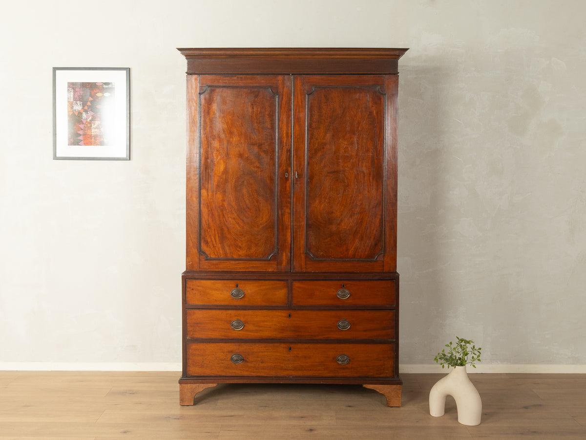 Kleiderschrank im Viktorianischer-Stil - Bild 1