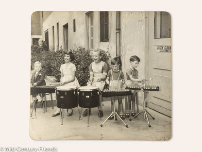 Drumming Kids, 1940er S/W Aufnahme auf schwerer Holztafel, 111 x 101 cm