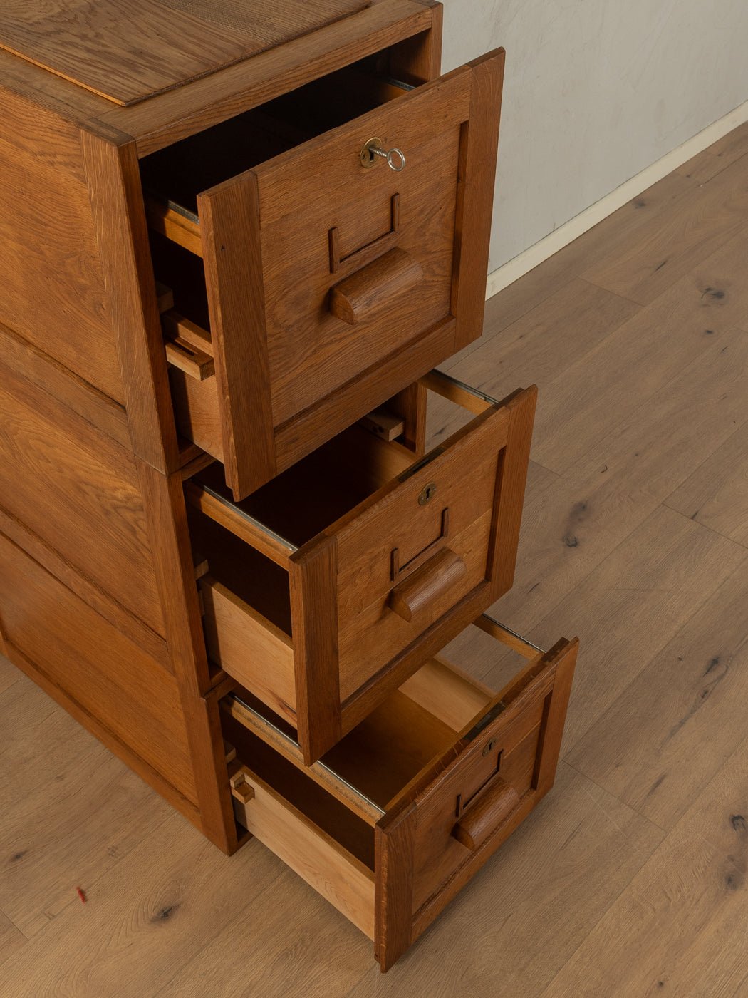 1920er Jahre Aktenschrank - Mid Century Friends - Vintage - Retro - Mid Century