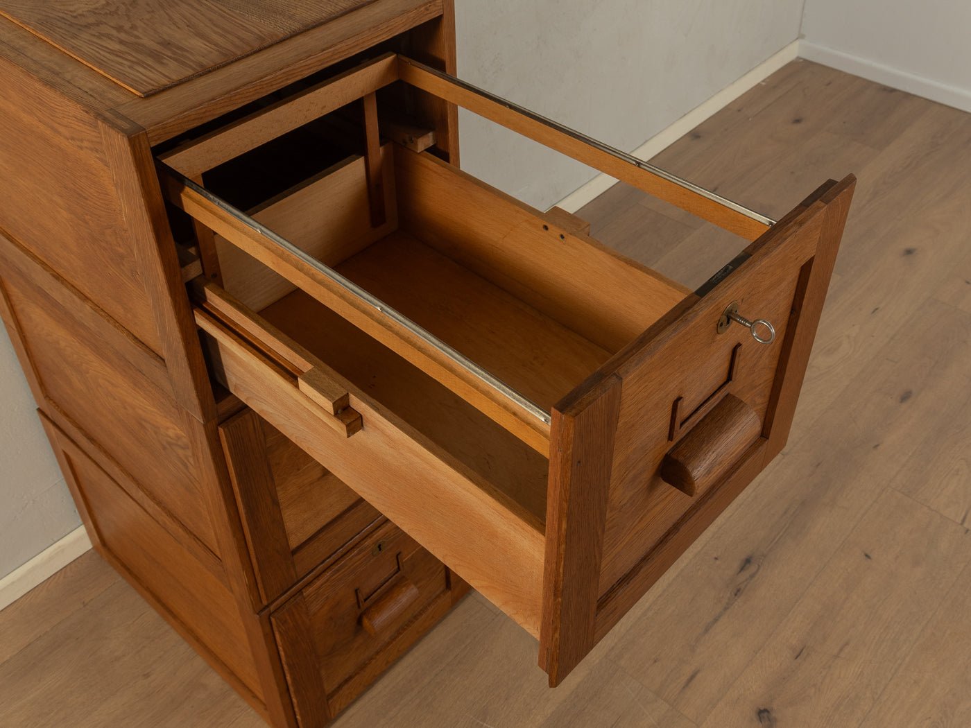 1920er Jahre Aktenschrank - Mid Century Friends - Vintage - Retro - Mid Century