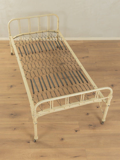 1920er Jahre Bett - Mid Century Friends - Vintage - Retro - Mid Century