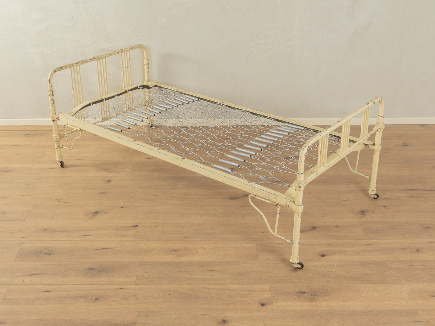 1920er Jahre Bett - Mid Century Friends - Vintage - Retro - Mid Century