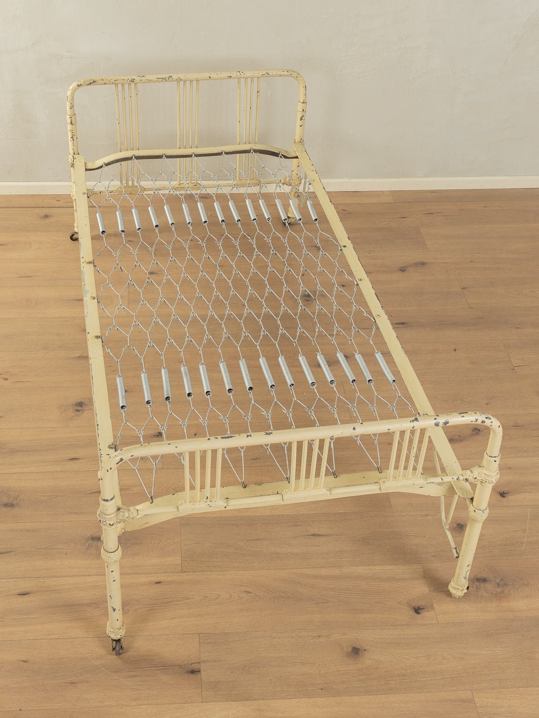 1920er Jahre Bett - Mid Century Friends - Vintage - Retro - Mid Century