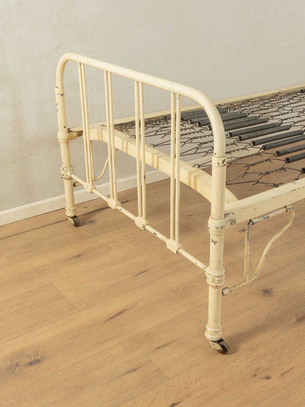 1920er Jahre Bett - Mid Century Friends - Vintage - Retro - Mid Century