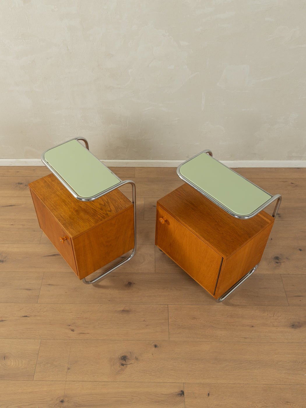 1930er Jahre Nachttische, Kovona - Mid Century Friends - Vintage - Retro - Mid Century