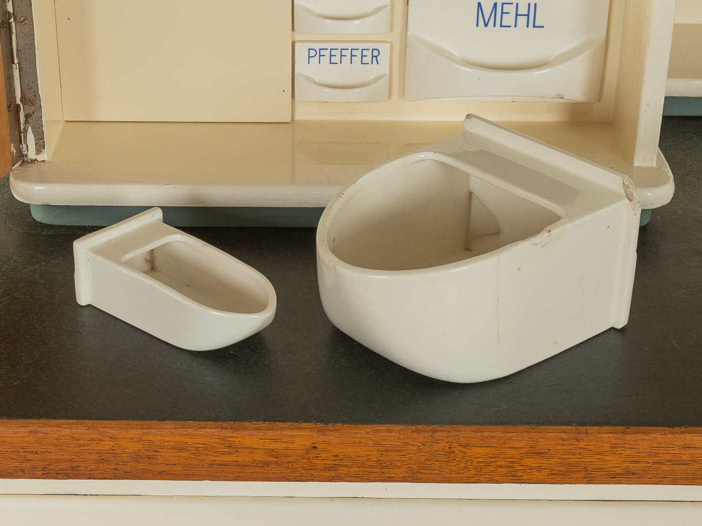 Art Déco Küchenschrank