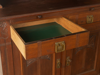 Art nouveau showcase