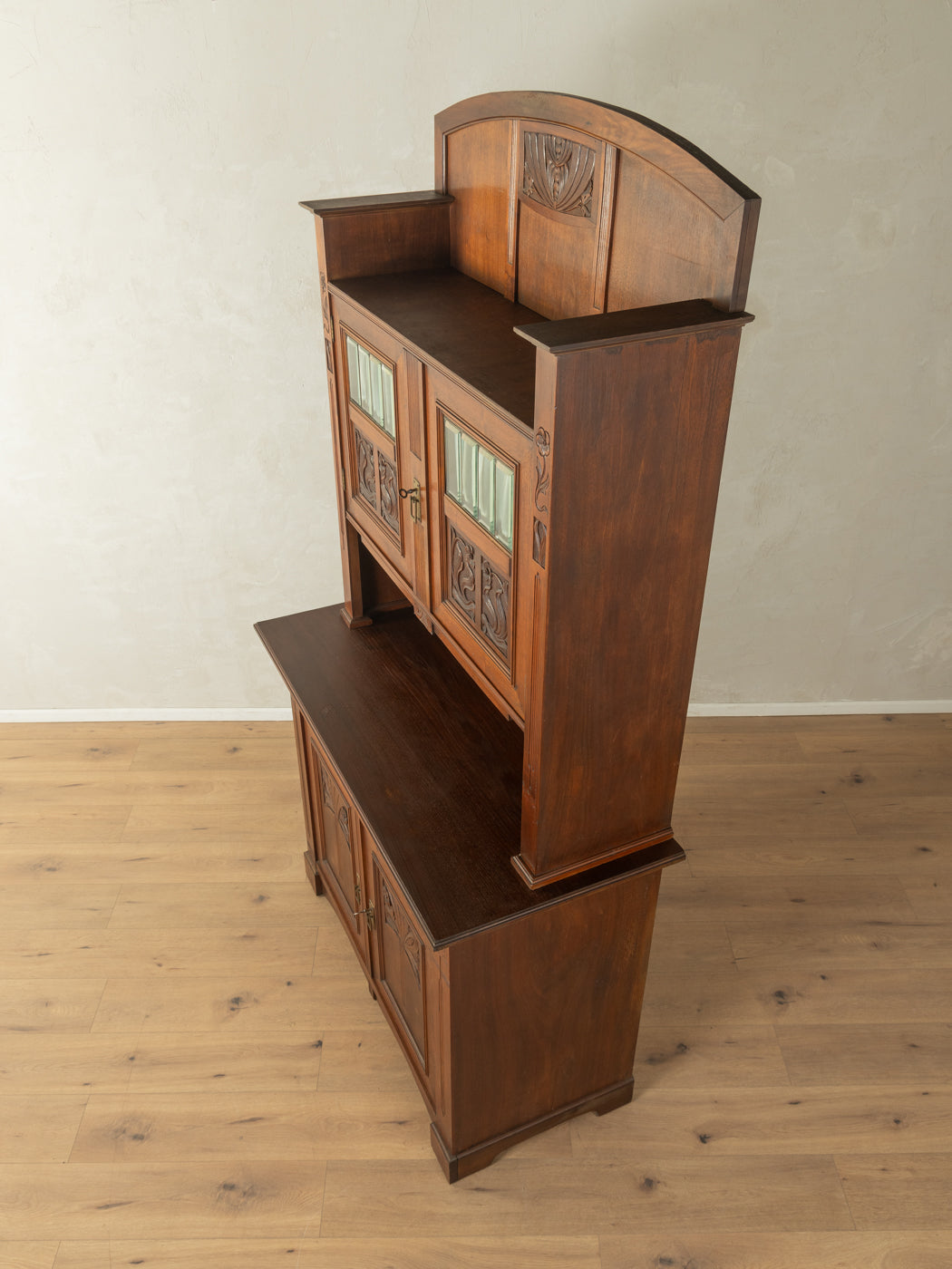 Art nouveau showcase