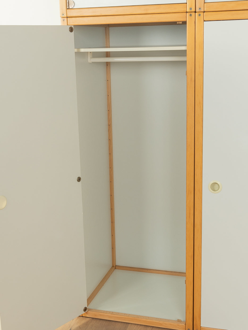 Flötotto wardrobe