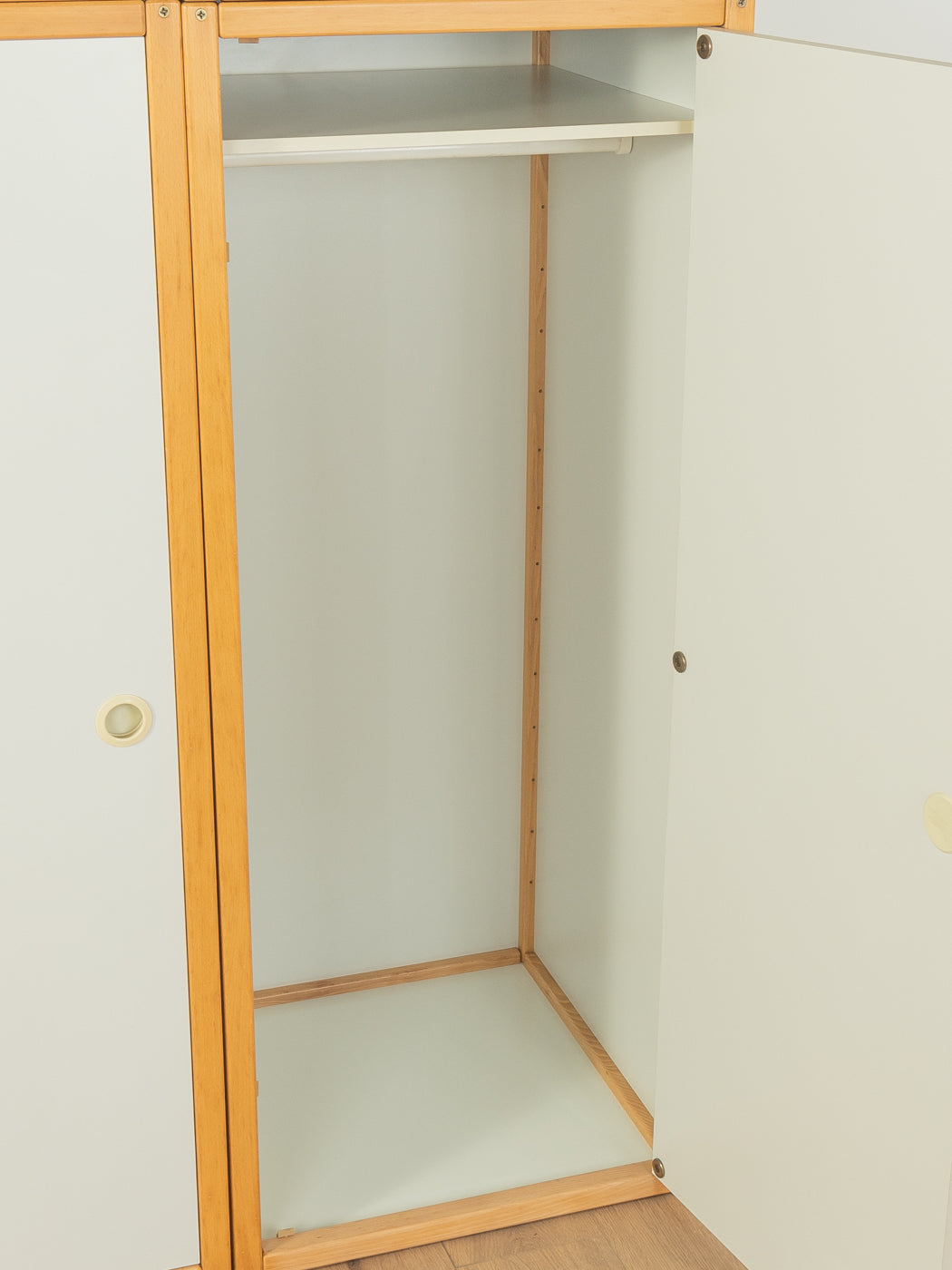 Flötotto wardrobe